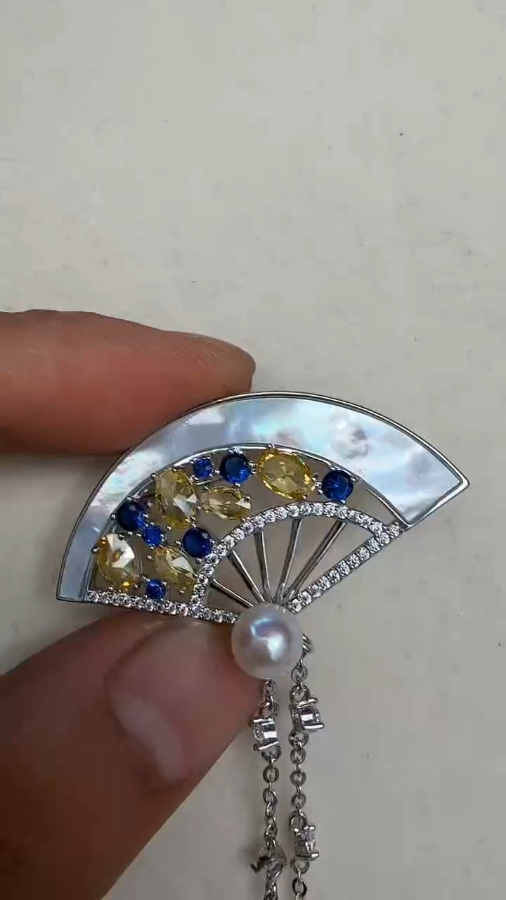 未镶嵌胸饰海水珍珠胸针