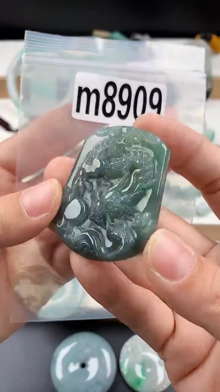 颈饰未镶嵌翡翠天然翡翠吊坠挂件