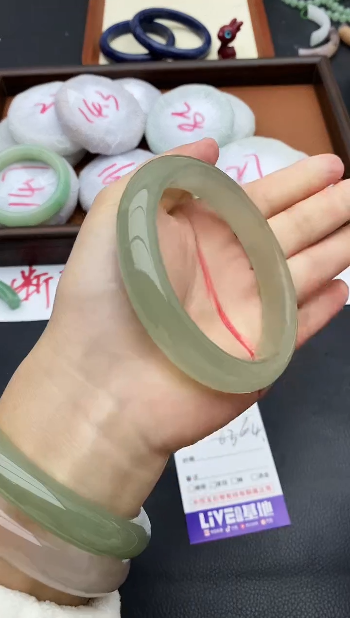 未镶嵌手镯石英质玉118+63/64