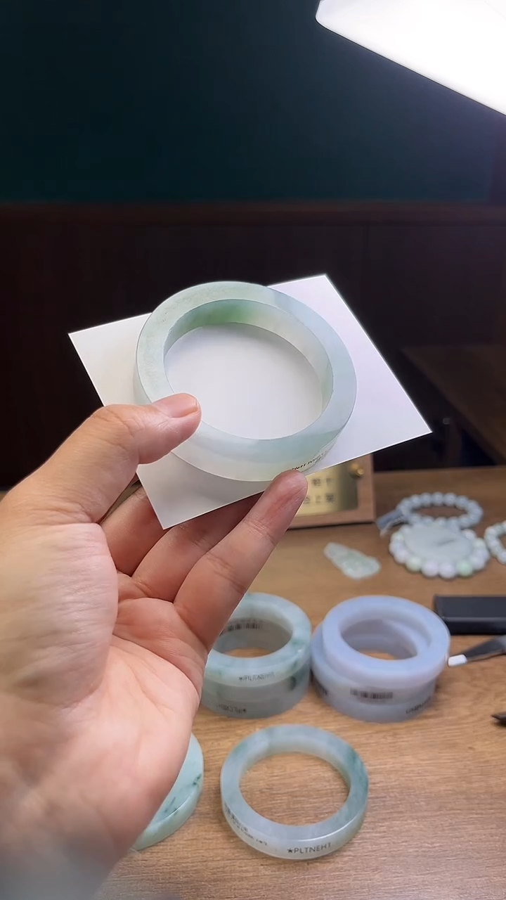 未镶嵌手镯定制翡翠小*定制