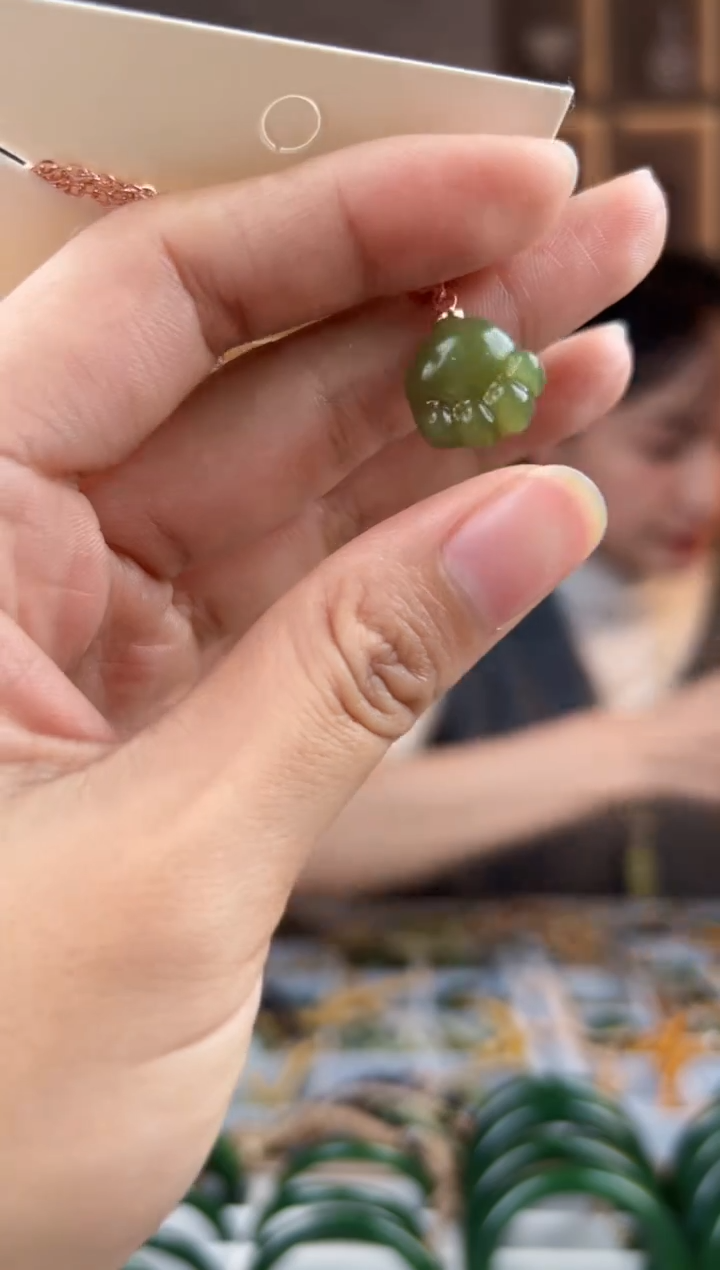 颈饰未镶嵌和田玉拍一发一，拍一发一