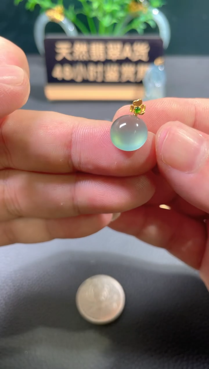 翡翠18K金镶嵌颈饰翡翠