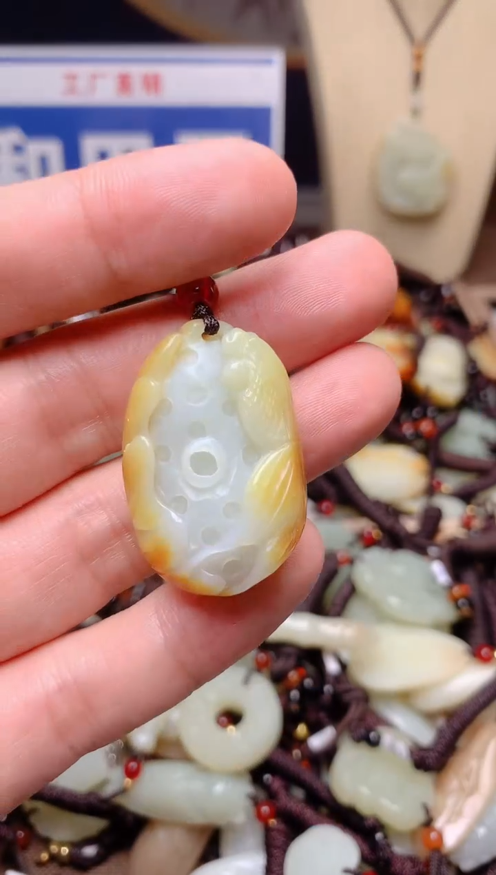 和田玉未镶嵌颈饰1