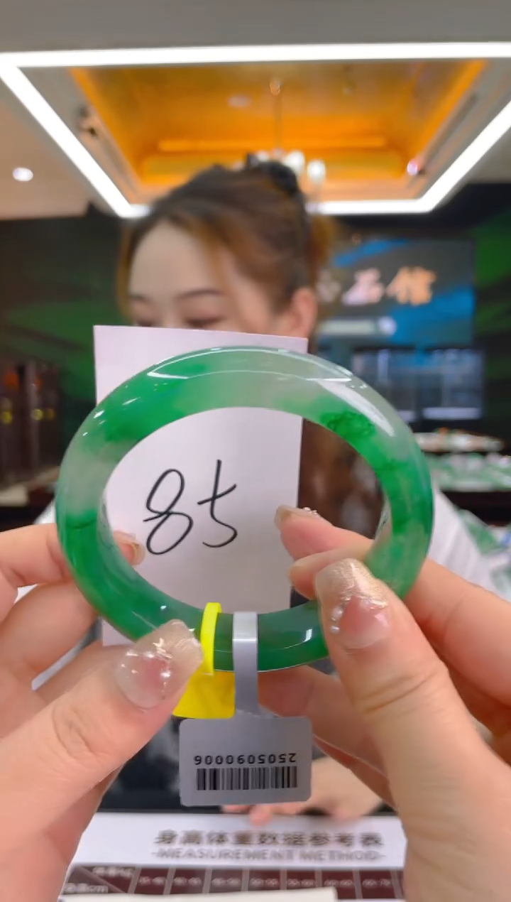 石英质玉手镯未镶嵌天然冰飘花