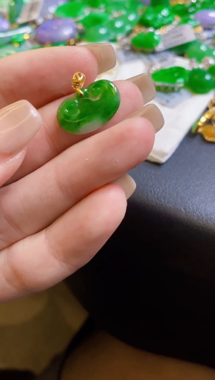 【闪购商品】翡翠颈饰18K金镶嵌吊坠