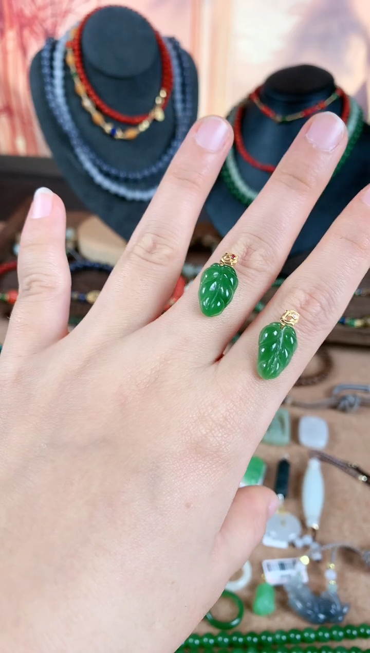 吊坠(不含链)18K金镶嵌和田玉多样性发一