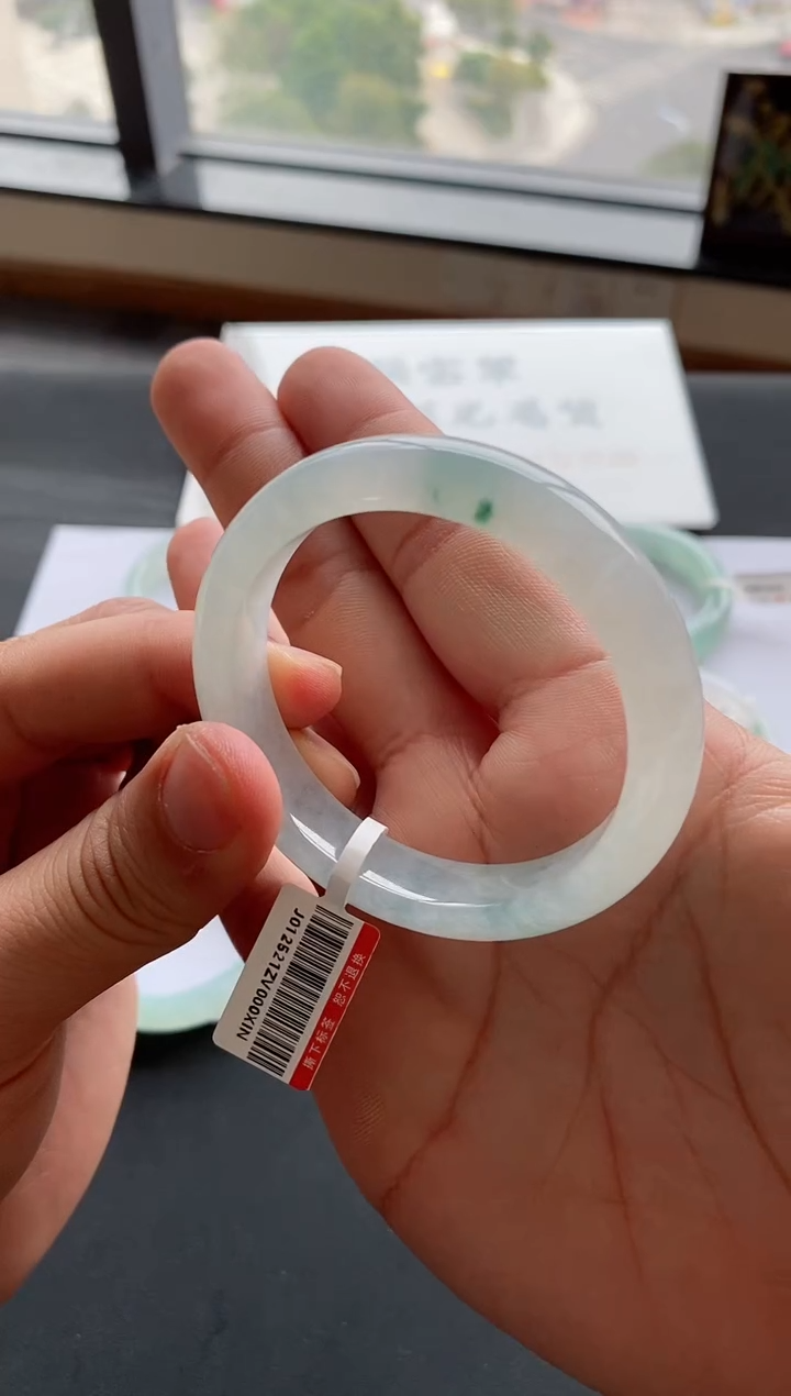 【闪购商品】翡翠手镯未镶嵌52号51.2*11.9*7.8正圈