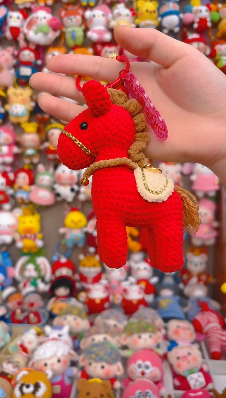 纯手工制作毛线钩织成品红色马