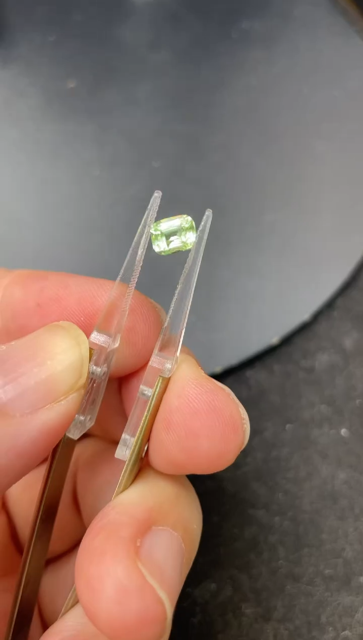 【闪购商品】石榴石裸石未镶嵌1.09克拉薄荷榴石