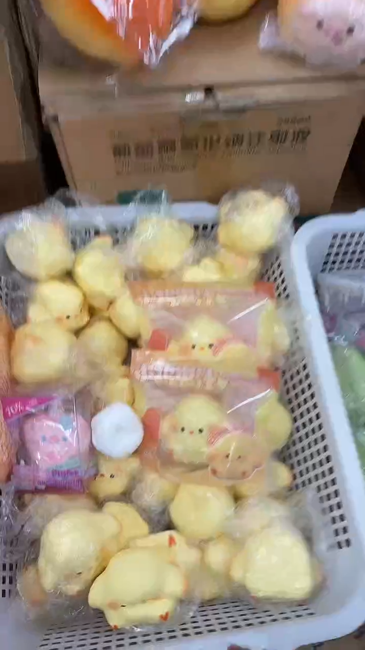 粉色猪猪吸吸冰+小鸡崽+干噎酸奶小球（灰尘变形），默认瑕疵无售后
