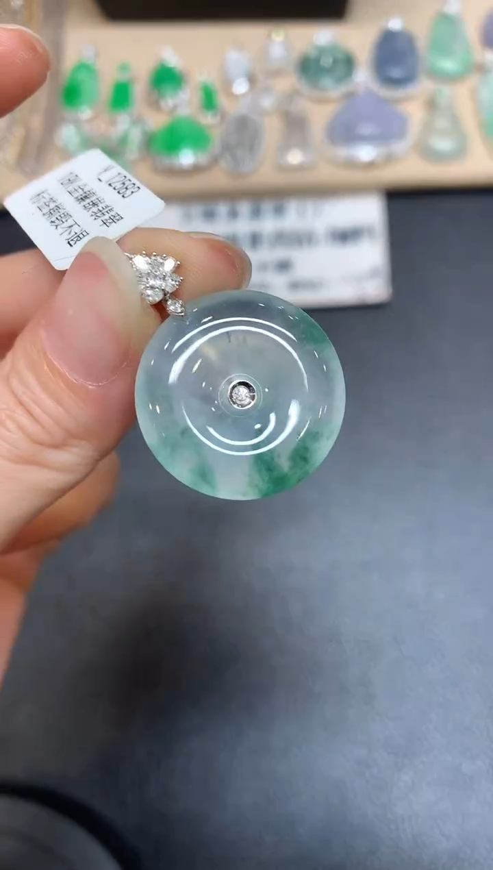 【闪购商品】翡翠颈饰18K金镶嵌平安扣【无服务费