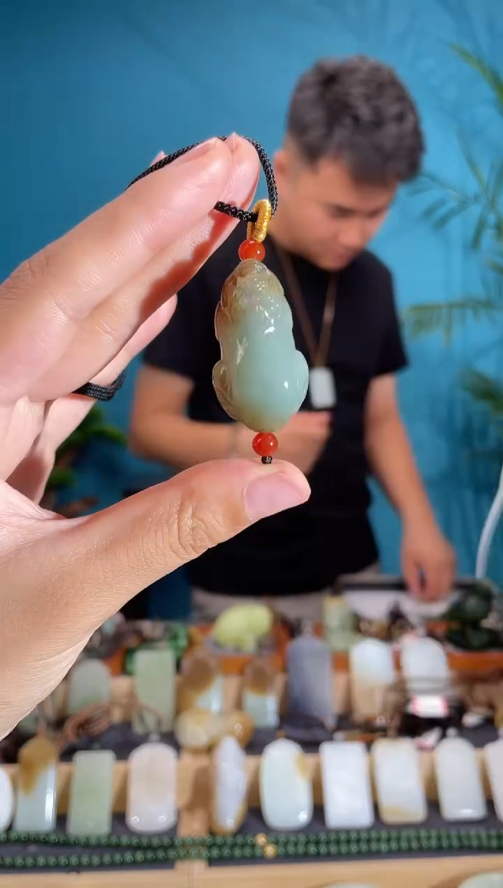 和田玉未镶嵌颈饰1