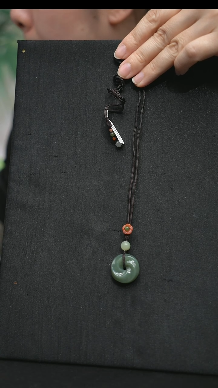 颈饰未镶嵌和田玉伟*童莫比乌斯环