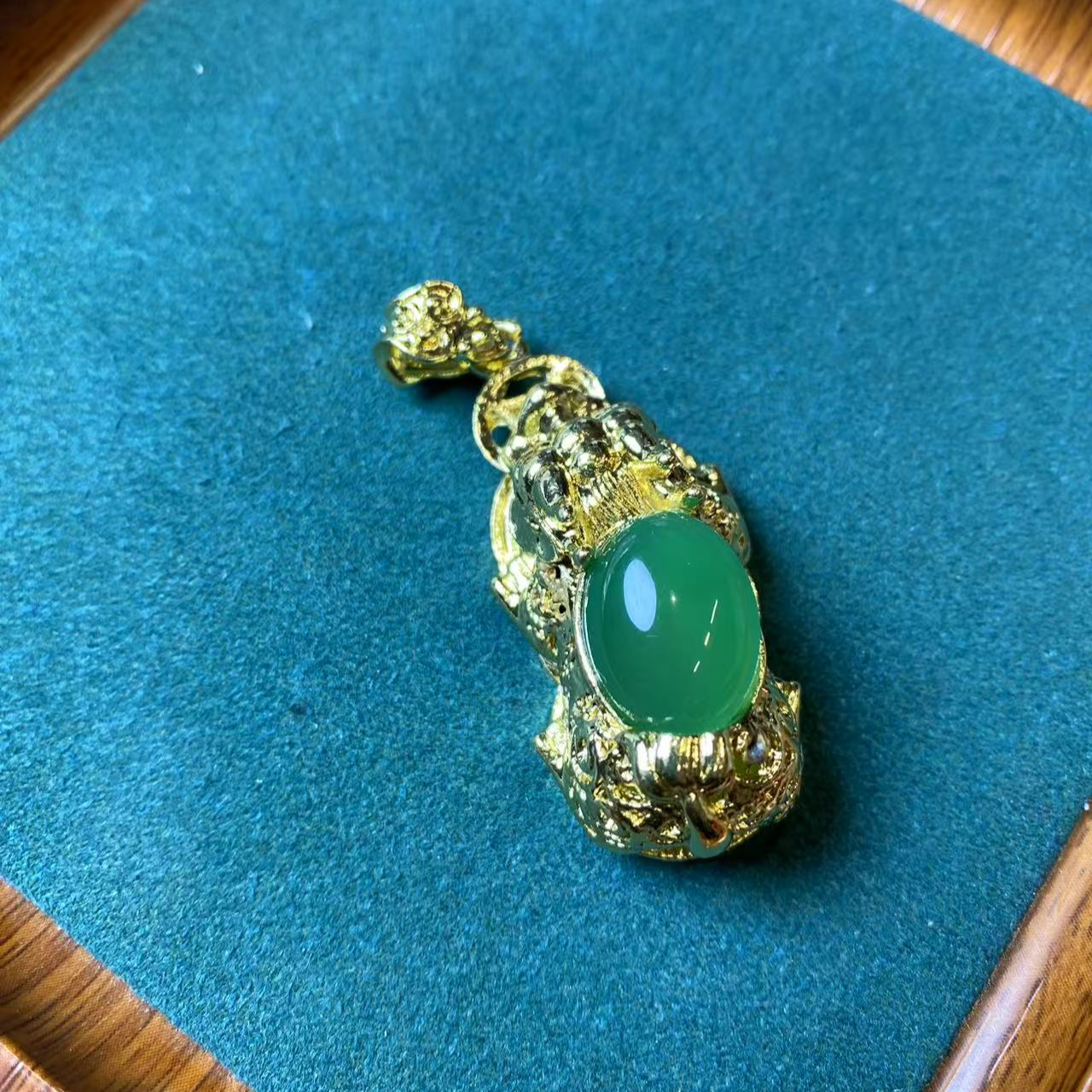 A232天然高冰龙石种帝王绿原创设计高货豪镶吊坠