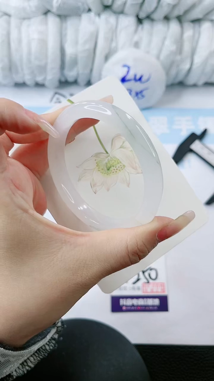 【闪购商品】石英质玉手镯未镶嵌 多样性发货V250