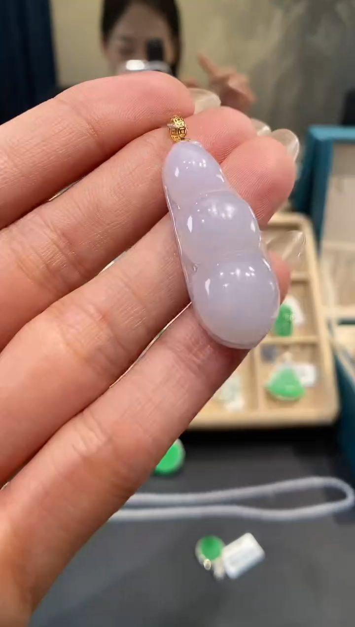 【闪购商品】翡翠吊坠(不含链)18K金镶嵌豆子