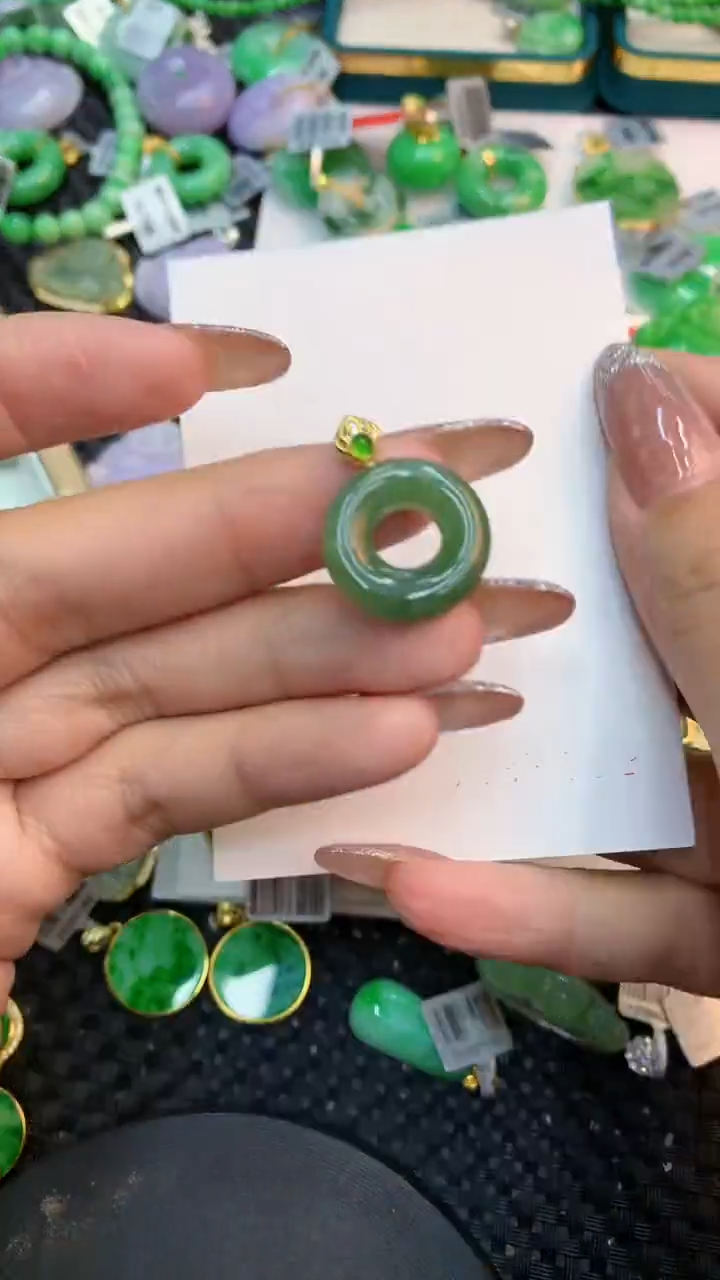 颈饰未镶嵌翡翠1