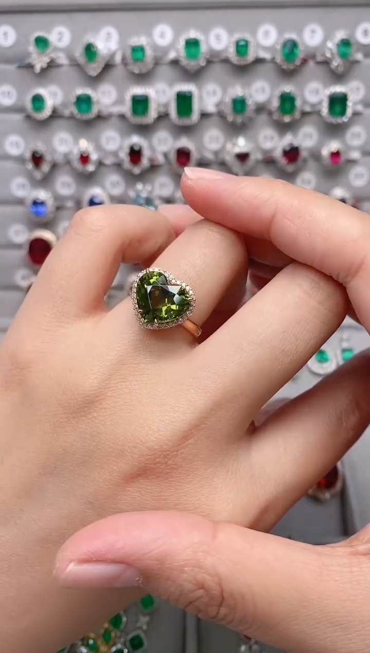 【闪购商品】绿色碧玺18K金戒指18K金镶嵌5.55ct