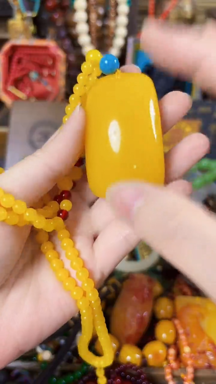 未镶嵌颈饰蜜蜡..................