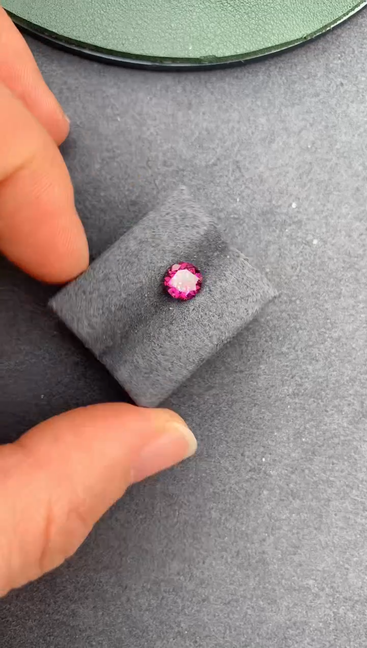 【闪购商品】石榴石裸石未镶嵌1ct镁铝榴石