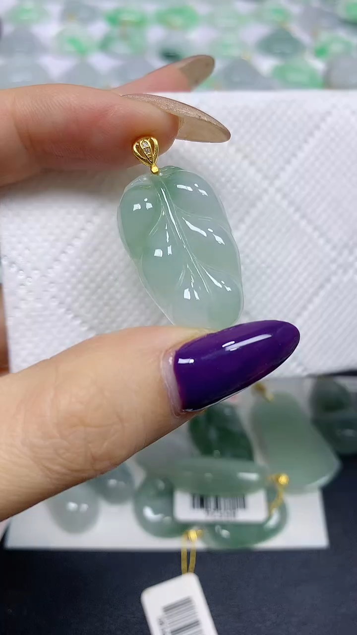 颈饰未镶嵌翡翠 