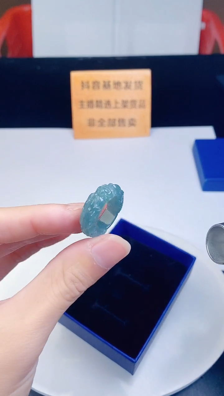 颈饰未镶嵌翡翠·