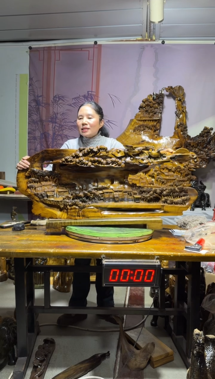 金丝楠建****心金丝楠木雕刻摆件