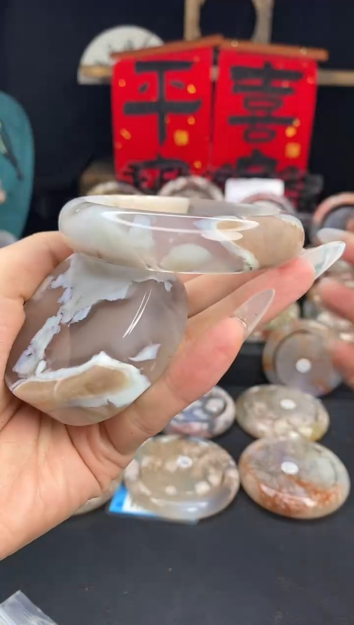 【闪购商品】石英质玉手镯（圆镯）未镶嵌59