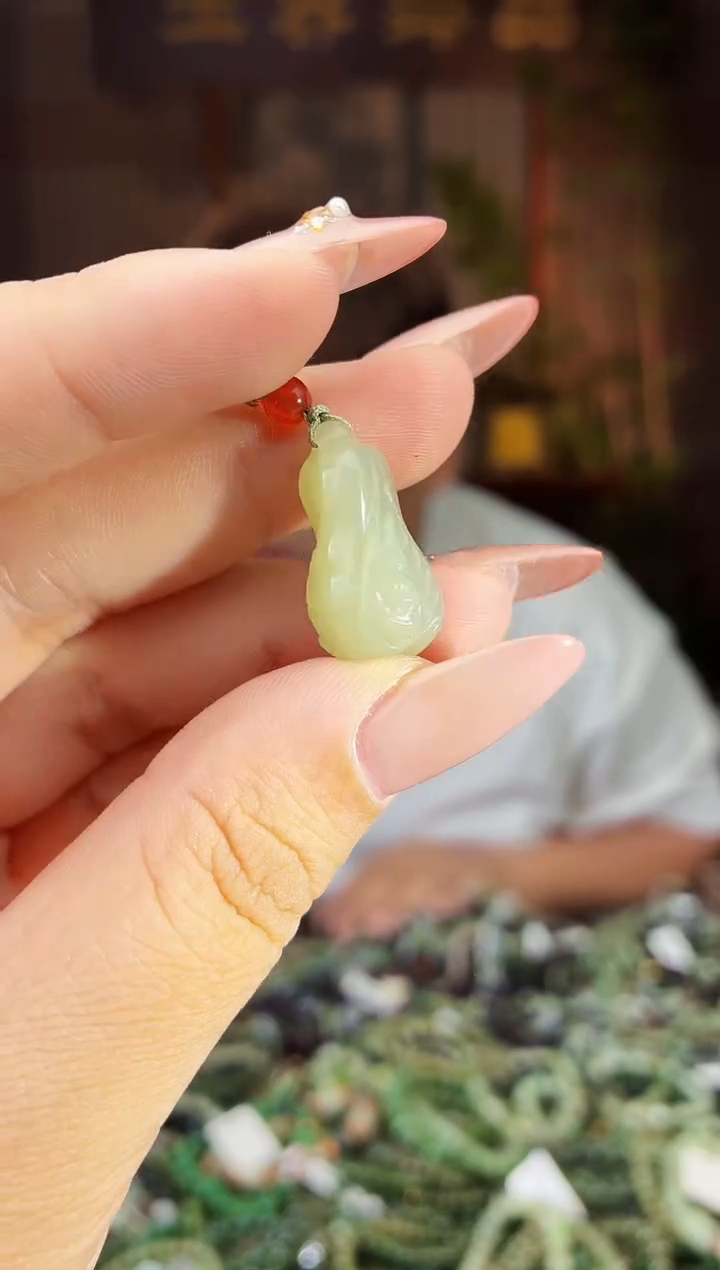 和田玉未镶嵌颈饰拍一发一