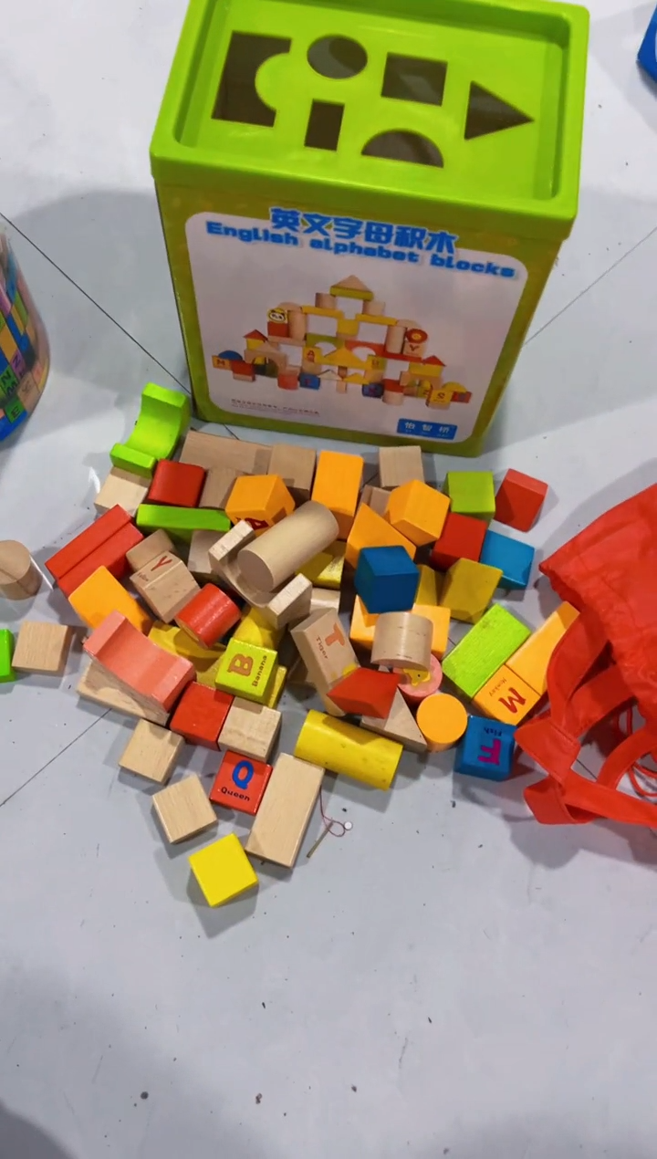 木72颗绿桶积木玩具