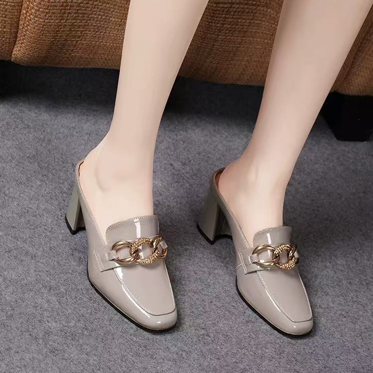 A342中跟气质包头休闲风夏季凉鞋尖头漆皮包头明星同款百搭鞋子