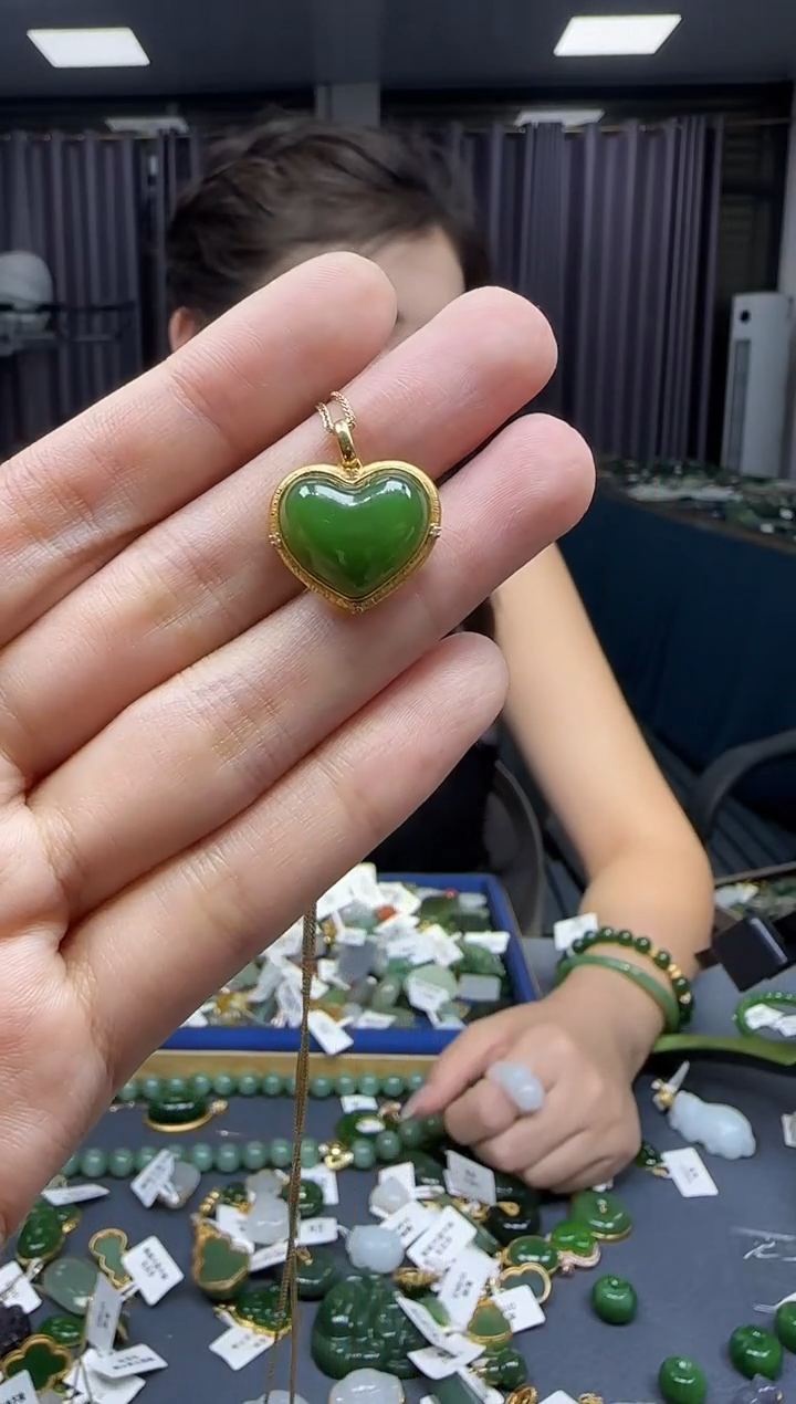 和田玉18K金镶嵌挂件1