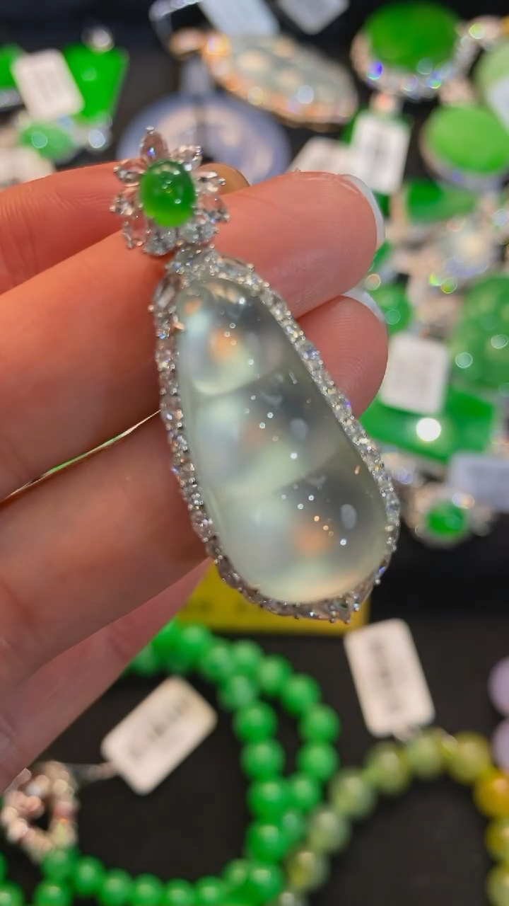 【闪购商品】翡翠颈饰未镶嵌福豆