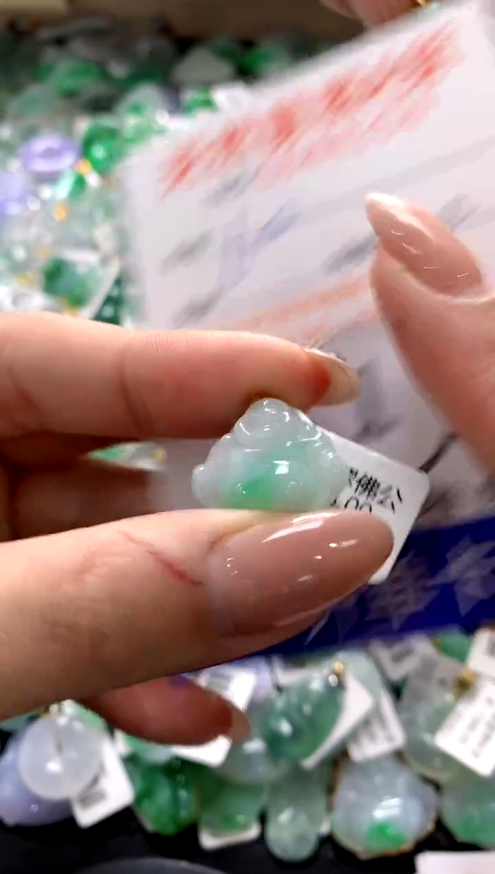 颈饰18K金镶嵌翡翠1111111111111111