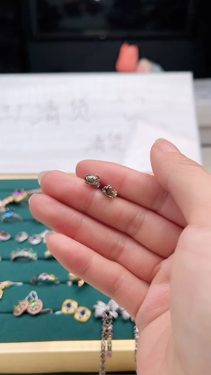 【闪购商品】碧玺耳饰银S925镶嵌成品3*5