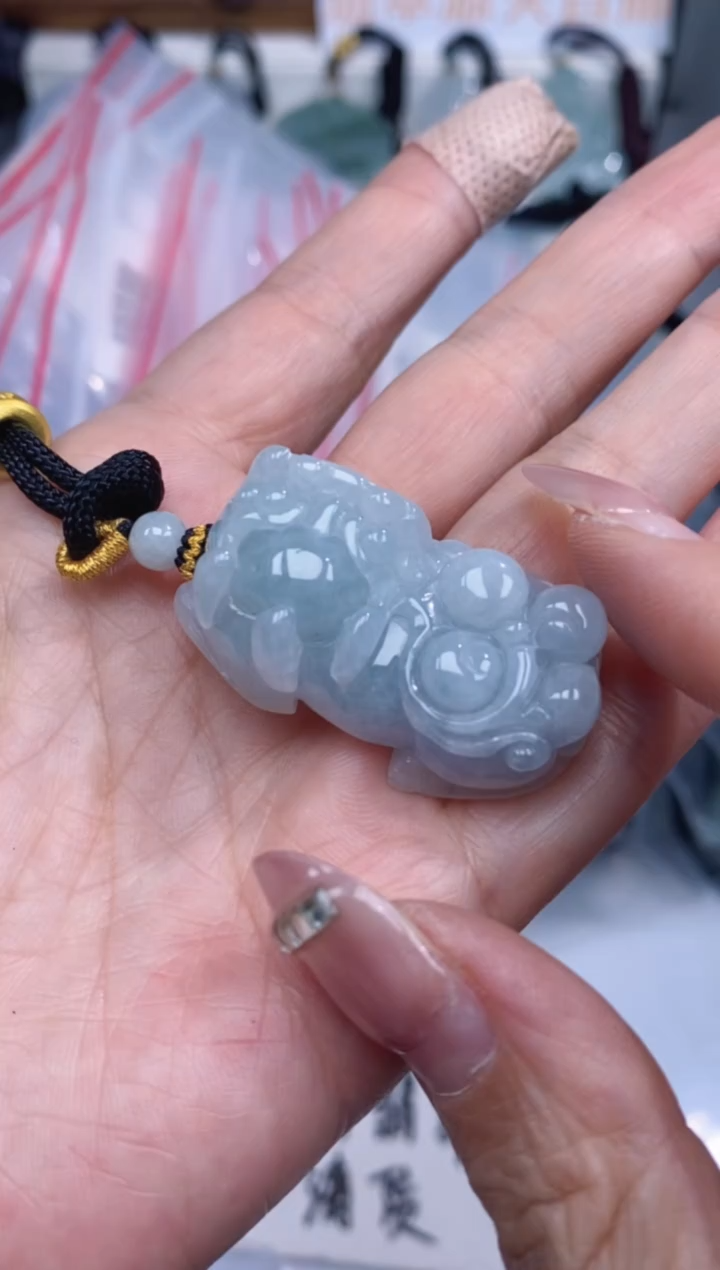 颈饰未镶嵌翡翠吊坠