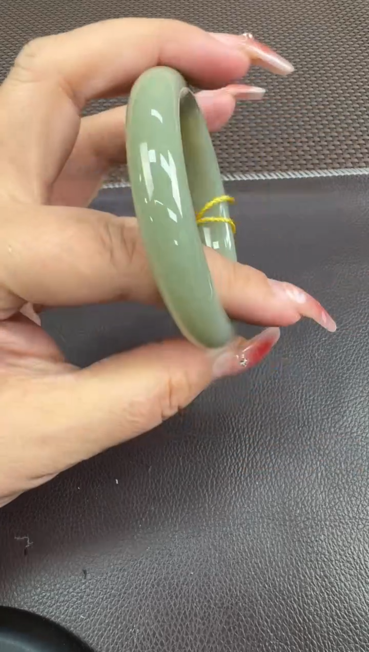 【闪购商品】和田玉手镯未镶嵌55