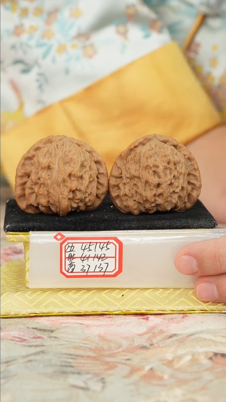 【闪购商品】文玩核桃把件白狮子