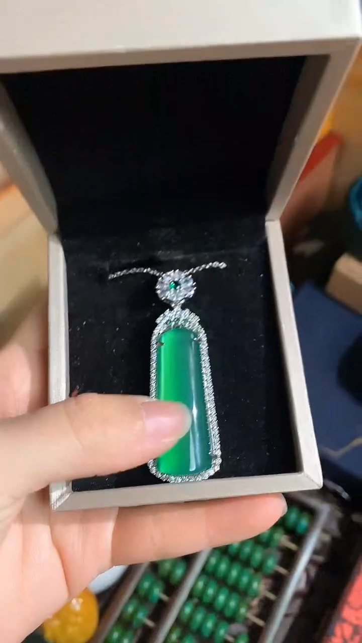 【闪购商品】翡翠吊坠(赠链)未镶嵌德诚精品专属摆件