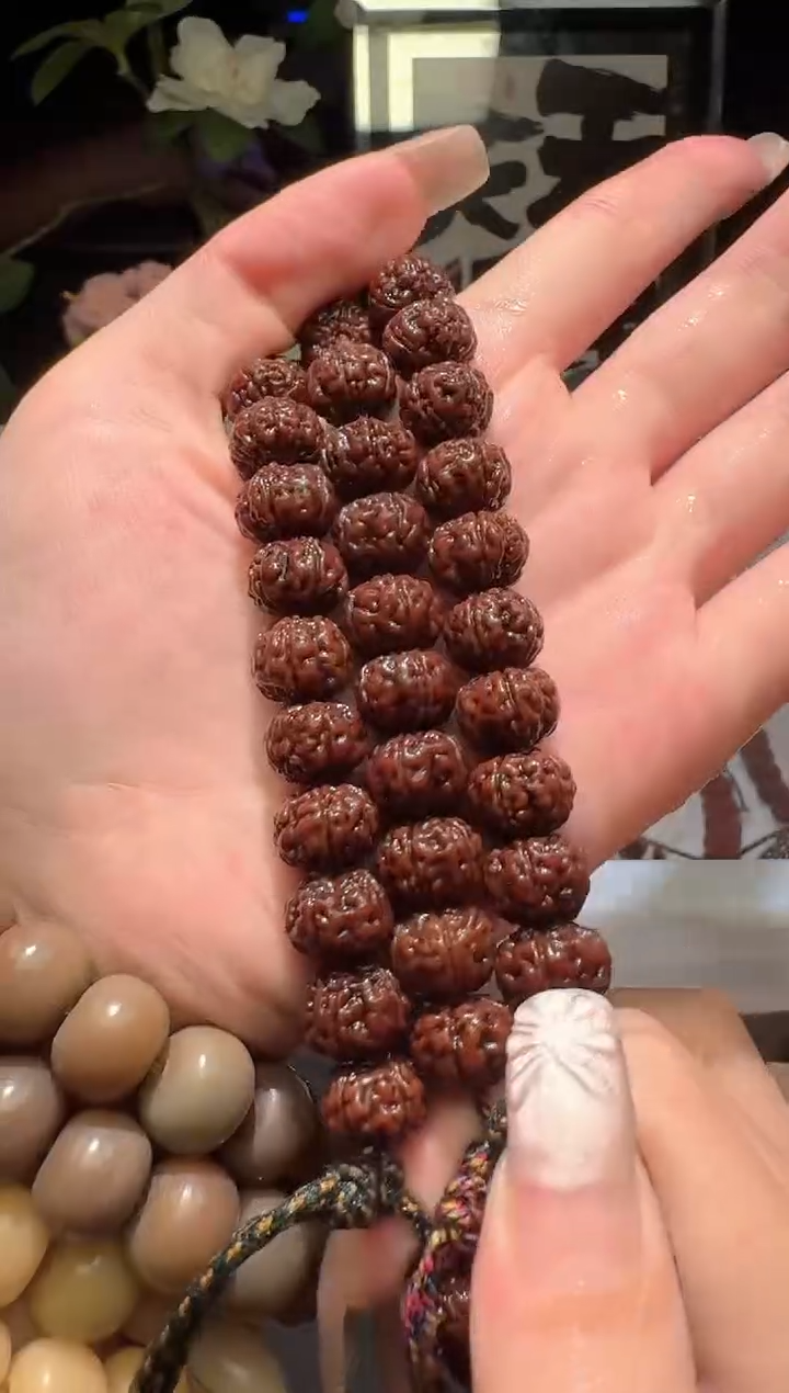 金刚菩提吊坠勿里达纯血老树王手持