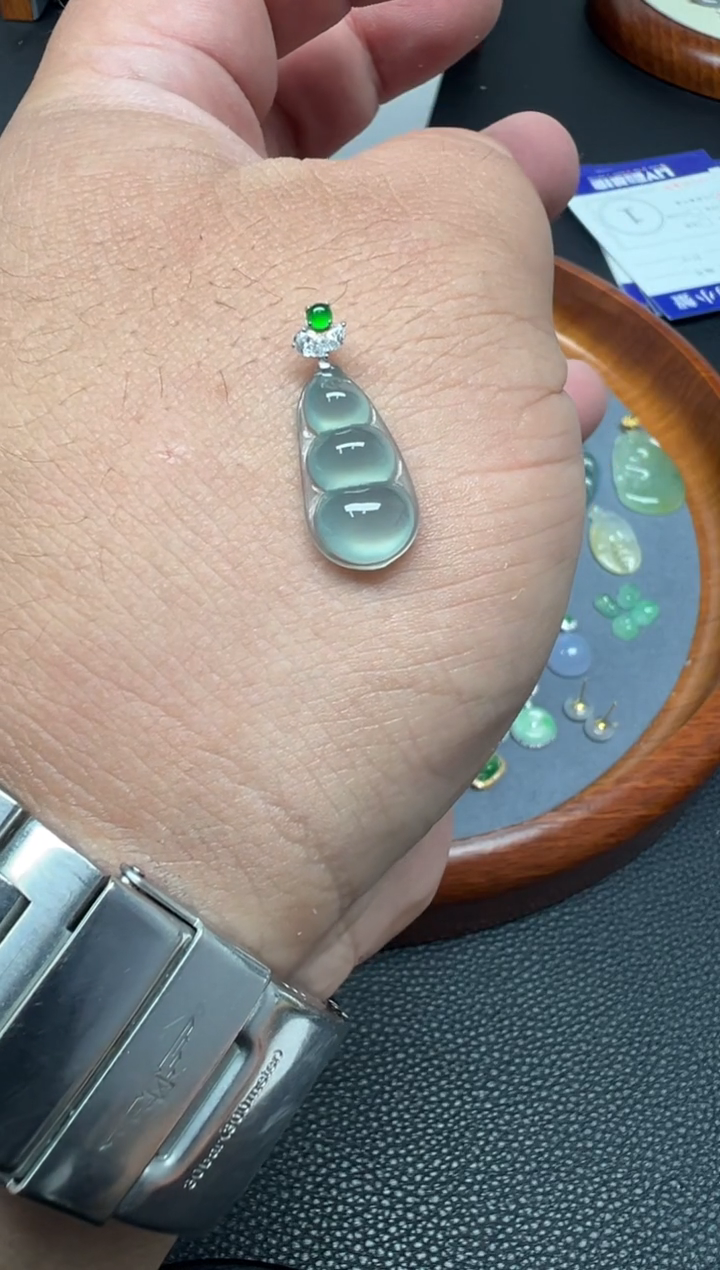 颈饰18K金镶嵌翡翠（59号）纯天然A货缅甸翡翠 四季豆锁骨吊坠