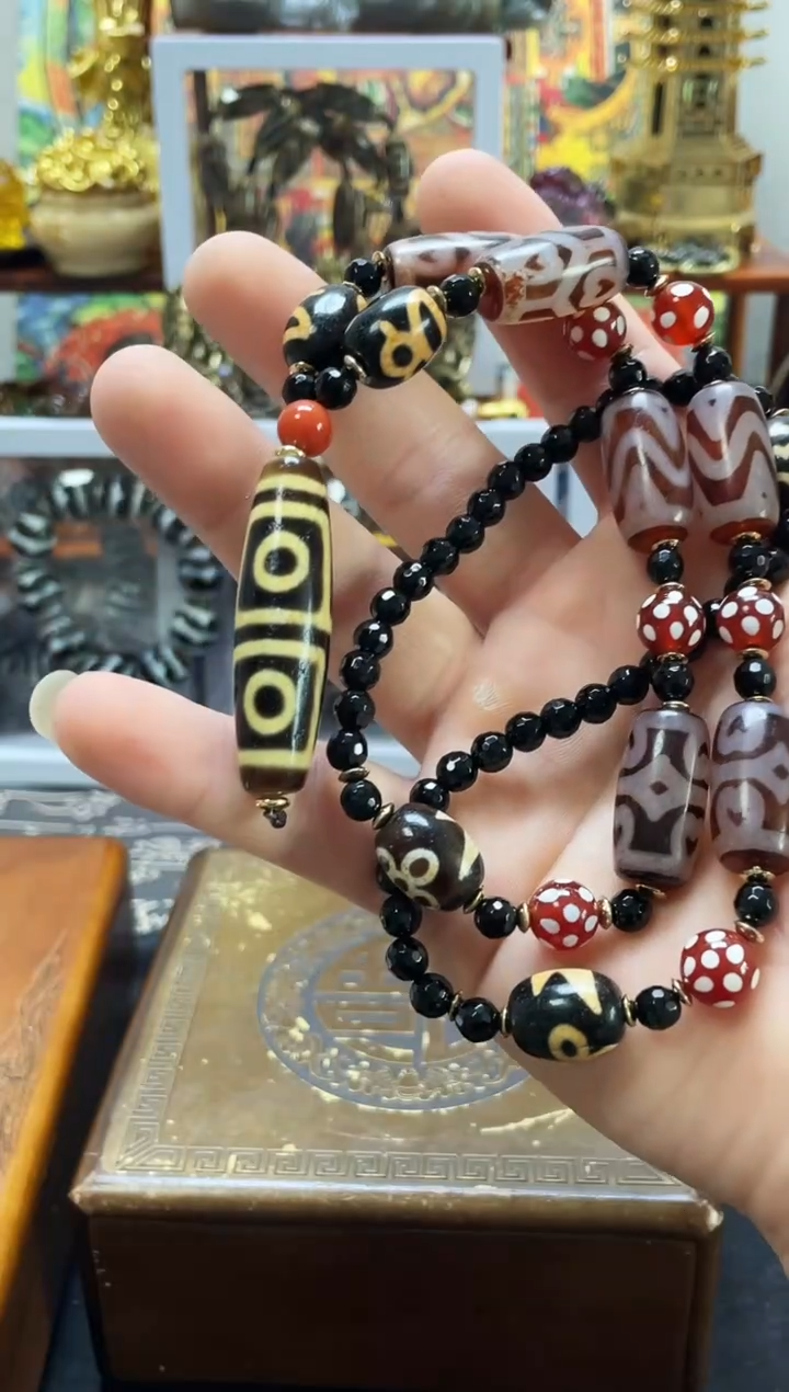 未镶嵌地门4眼项链玛瑙/玉髓颜色图案多样性随机发一条