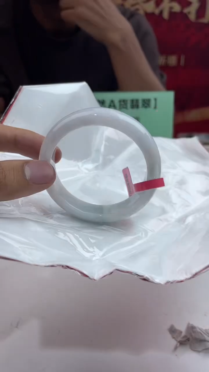 【闪购商品】翡翠手镯未镶嵌8翡翠手镯（微瑕）
