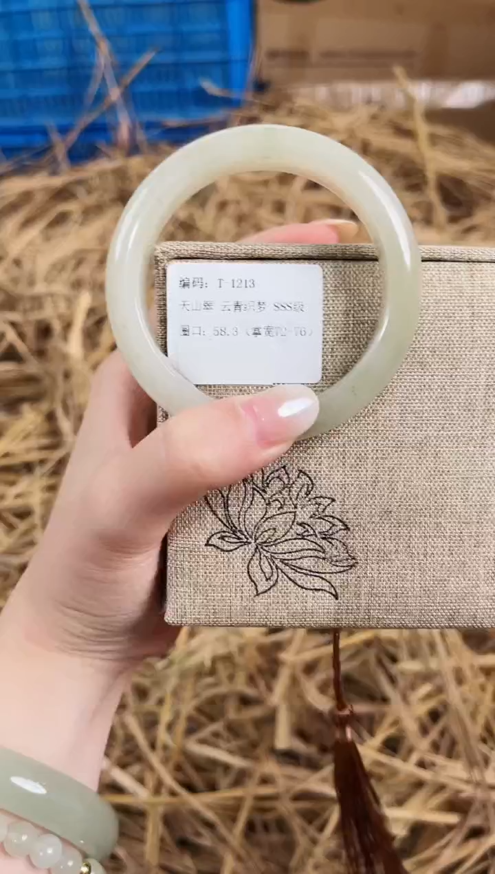 未镶嵌手镯石英质玉T1213