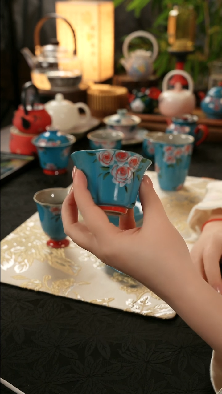 青云茶斋陶瓷茶具亮面玫瑰四角梅花杯