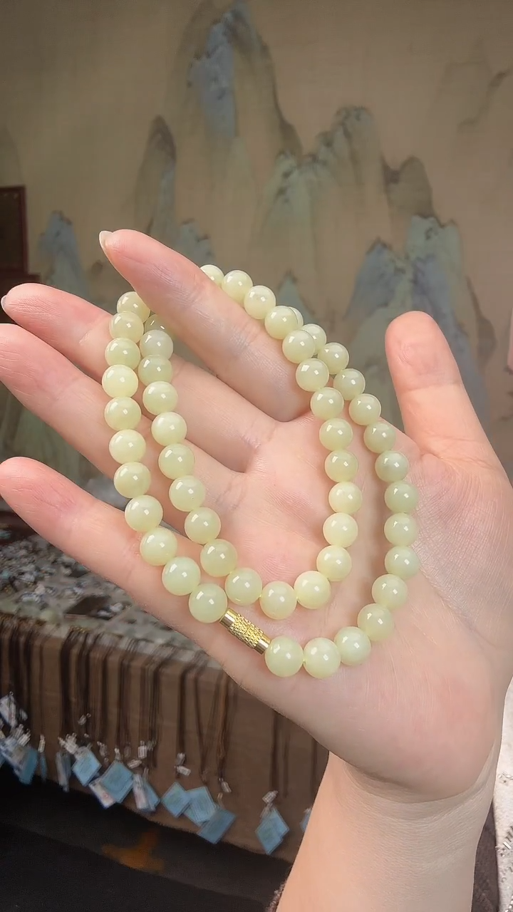 颈饰未镶嵌和田玉.