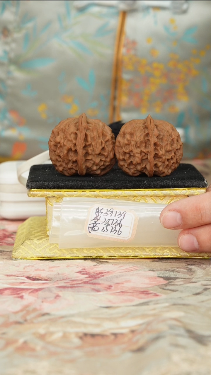 【闪购商品】文玩核桃把件非嫁接元宝