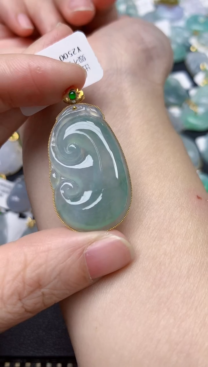 颈饰18K金镶嵌翡翠天然缅甸A货翡翠