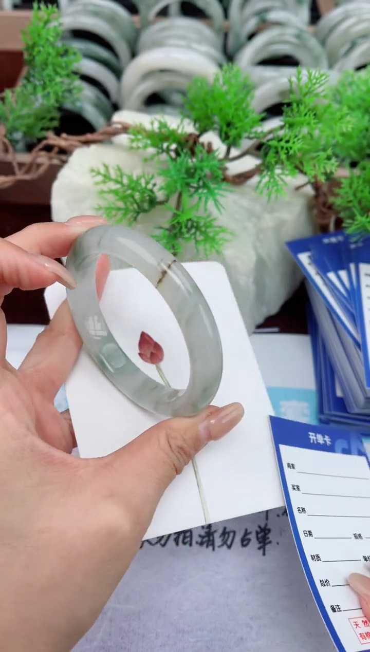 【闪购商品】石英质玉手镯未镶嵌238