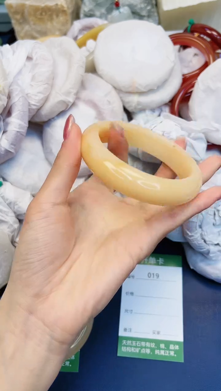 【闪购商品】石英质玉手镯未镶嵌19